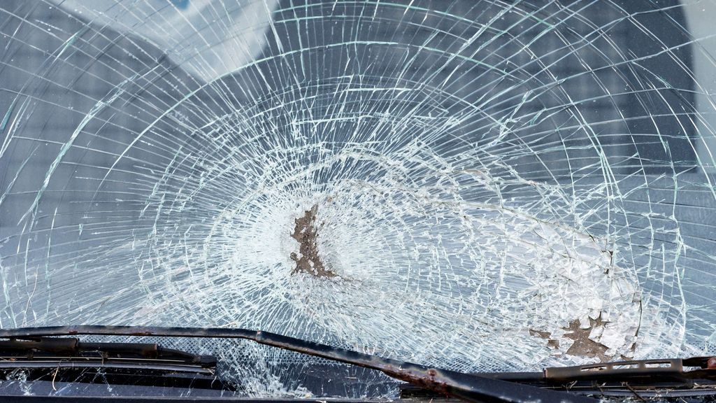 Alex Robertson, un hombre de Reino Unido que ganó la lotería y no quiso compartir el premio con sus hijos y estos le destrozaron sus vehículos