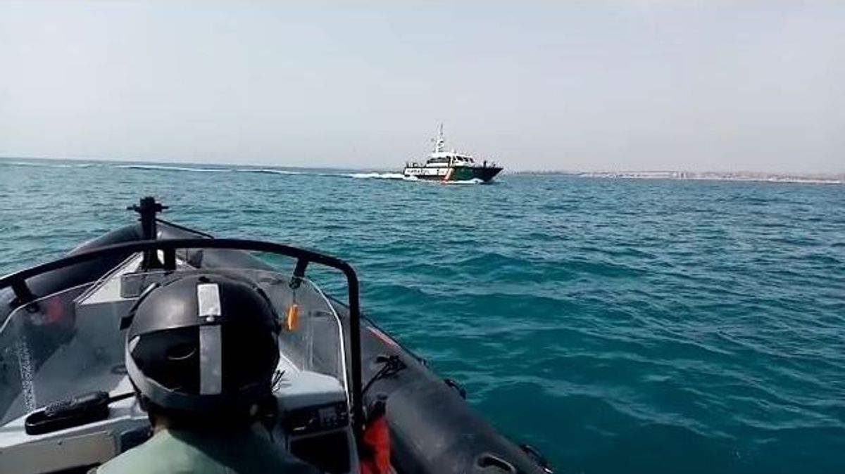 Efectivos de búsqueda de los cadáveres que viajaban en patera hallan un nuevo cuerpo en la costa alicantina Efectivos de búsqueda de los cadáveres que viajaban en patera hallan un nuevo cuerpo en la costa alicantina