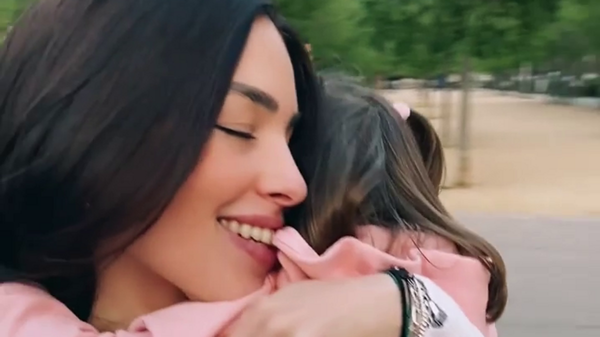 Jennifer Lara disfruta junto a su hija de unas vacaciones de ensueño Jennifer Lara disfruta junto a su hija de unas vacaciones de ensueño