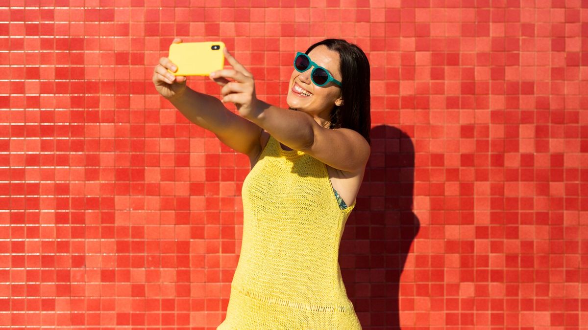 La ciencia explica el motivo por el que los selfies modifican nuestro imagen real