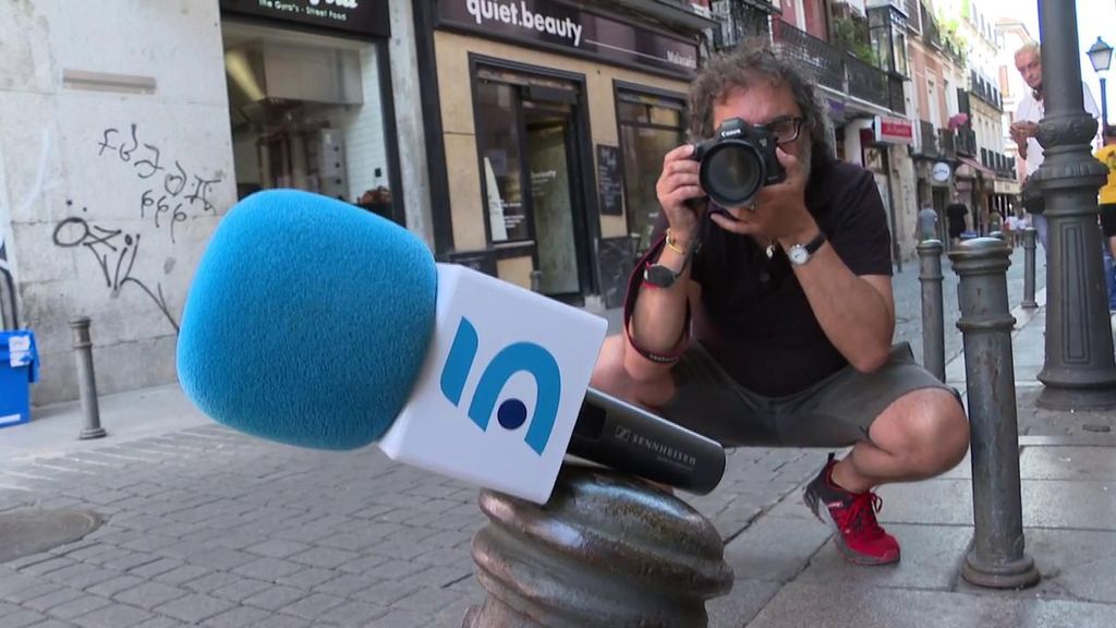 Una década fotografiando el bolardo más famoso de Madrid