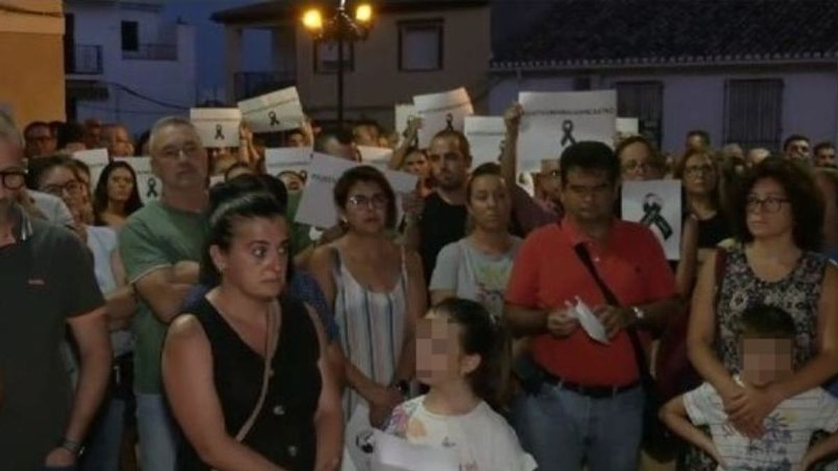 Vecinos Íllora guardan silencio por Juan Vecinos Íllora guardan silencio por Juan