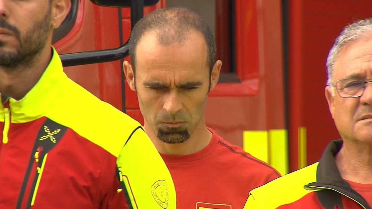 Minuto de silencio en Santiago en homenaje al bombero fallecido Minuto de silencio en Santiago en homenaje al bombero fallecido