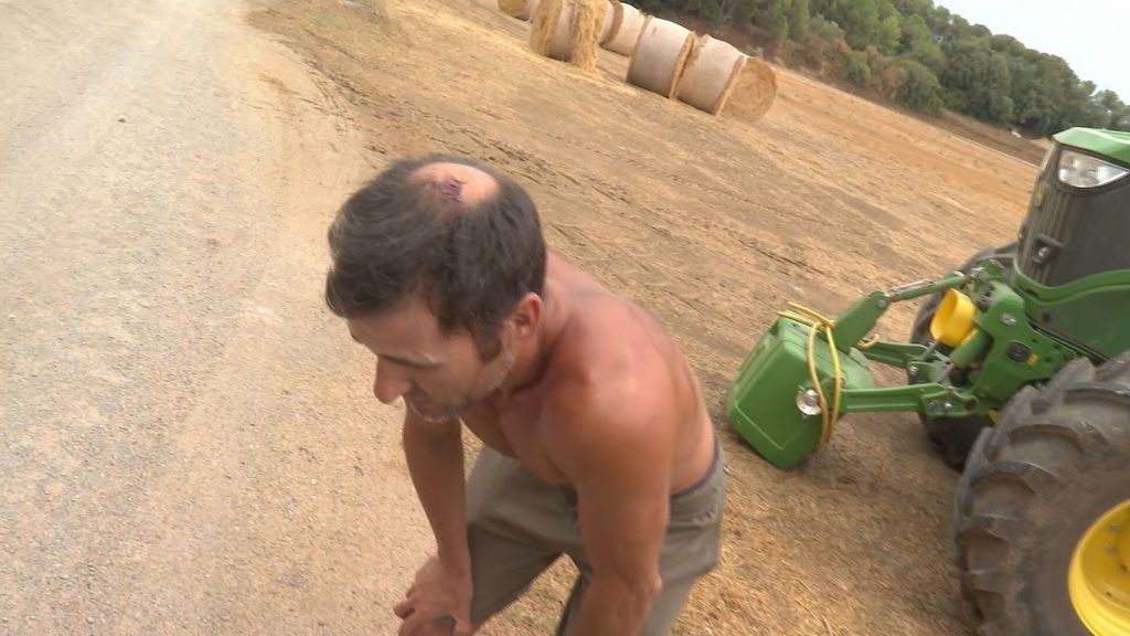 Sangrando por la cabeza y oculto bajo su tractor para refugiarse del granizo en Girona: “Caían piedras” (Agosto 2022)