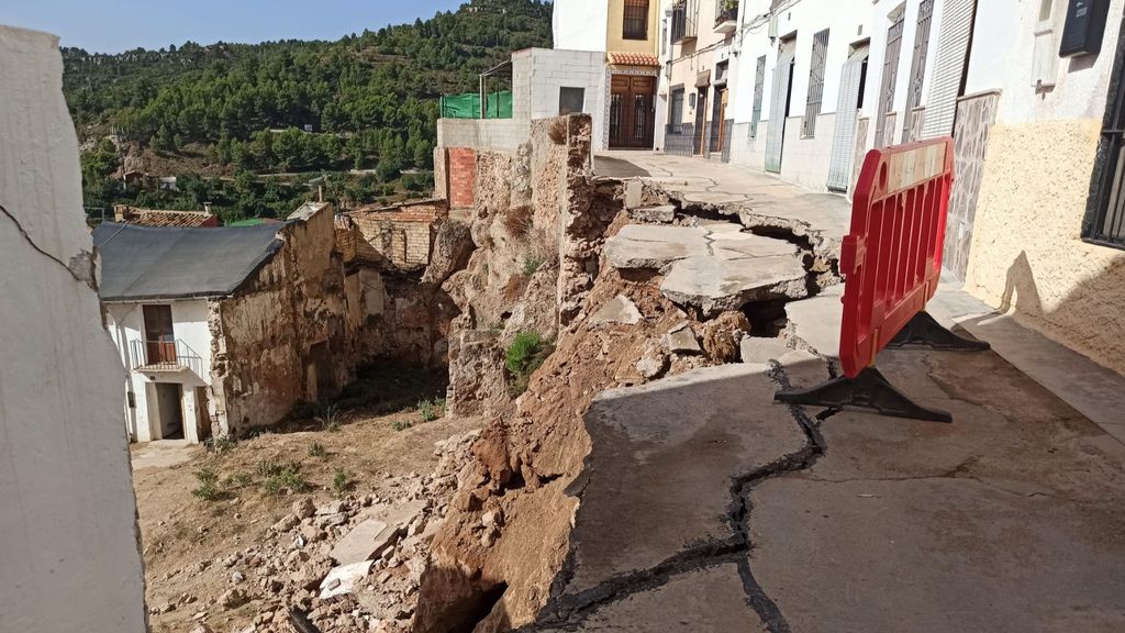 Seis viviendas quedan al borde del socavón