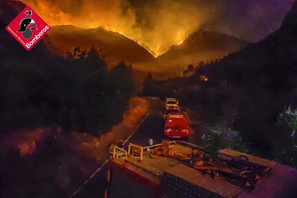 Nuevos desalojos por el incendio de Vall d'Ebo