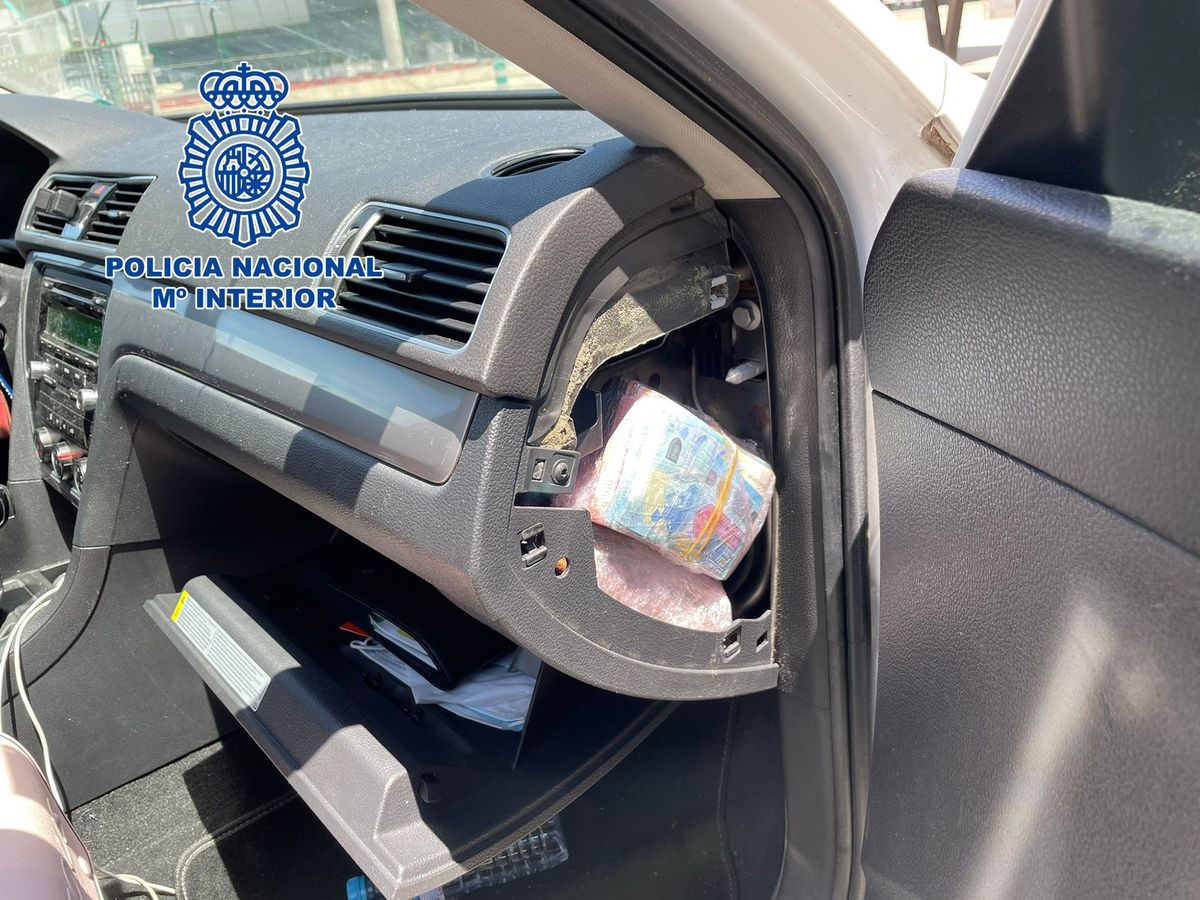 Agentes de la Policía Nacional detienen a la 'Reina de Ronda' y a dos personas más con 11 kilos de cocaína llegados a Madrid en un vuelo desde Colombia. Agentes de la Policía Nacional detienen a la 'Reina de Ronda' y a dos personas más con 11 kilos de cocaína llegados a Madrid en un vuelo desde Colombia.