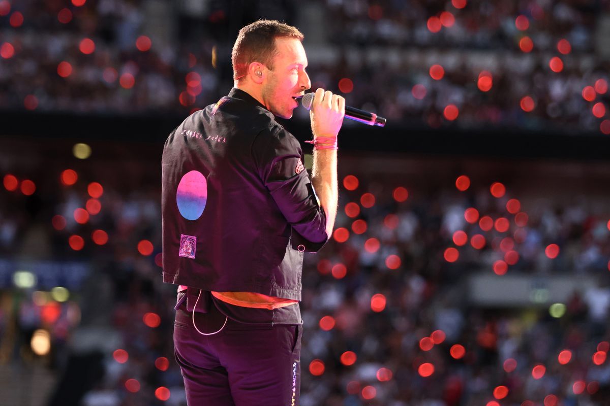 12 August 2022, United Kingdom, London: Chris Martin, the lead singer of Coldplay, performs on stage at Wembley Stadium in north London during the 'Music of the Spheres' tour. Photo: Suzan Moore/PA Wire/dpa