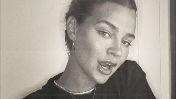 Laura Escanes se somete a un cambio de look radical