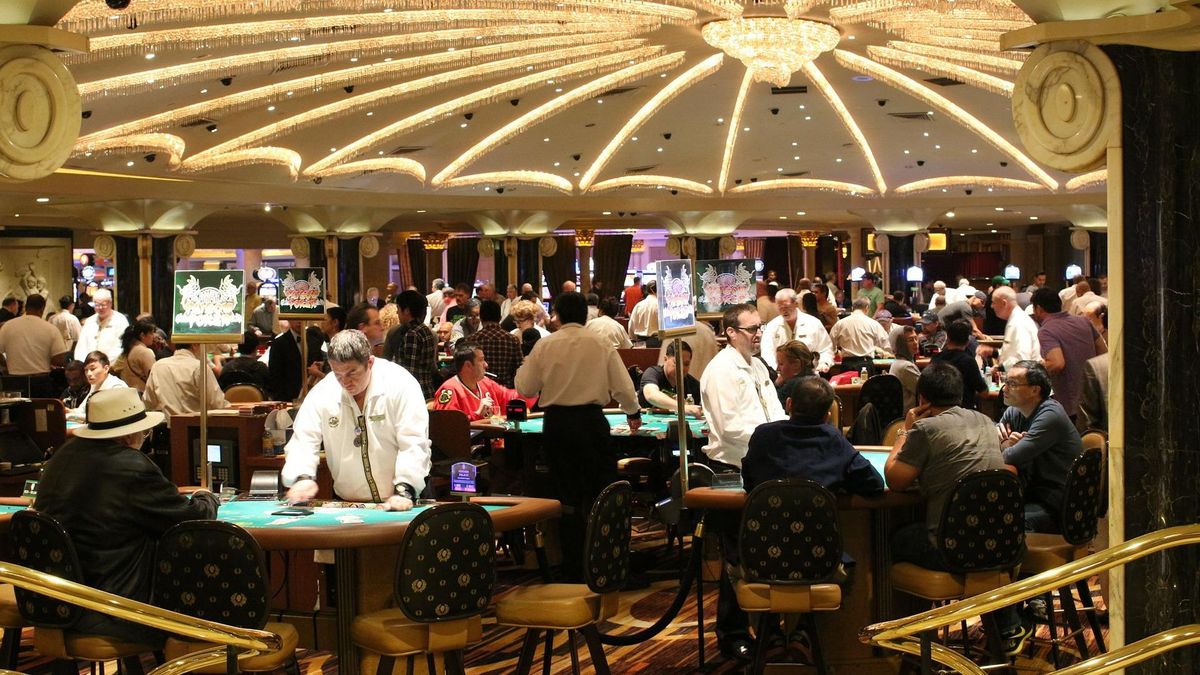 Detenidos a bordo del 'Wonder of the Seas' en Barcelona por hacer trampas al póker en el casino Detenidos a bordo del 'Wonder of the Seas' en Barcelona por hacer trampas al póker en el casino
