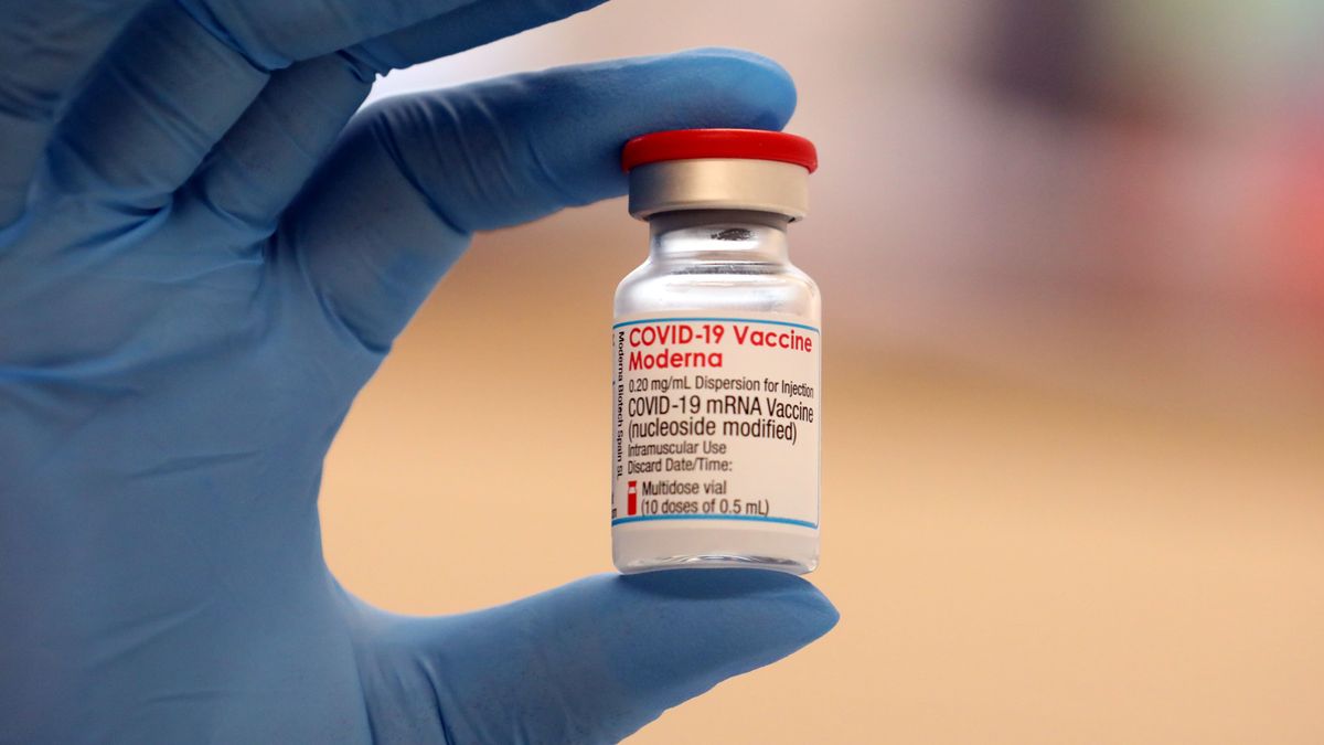 EuropaPress 4167685 filed 21 november 2021 thuringia gera medical worker holds vial of the EuropaPress 4167685 filed 21 november 2021 thuringia gera medical worker holds vial of the