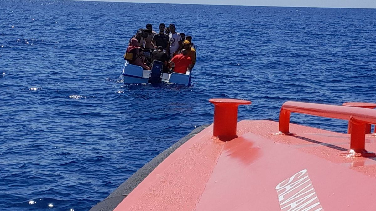 EuropaPress 4644178 rescate patera 35 millas cabo gata almeria EuropaPress 4644178 rescate patera 35 millas cabo gata almeria