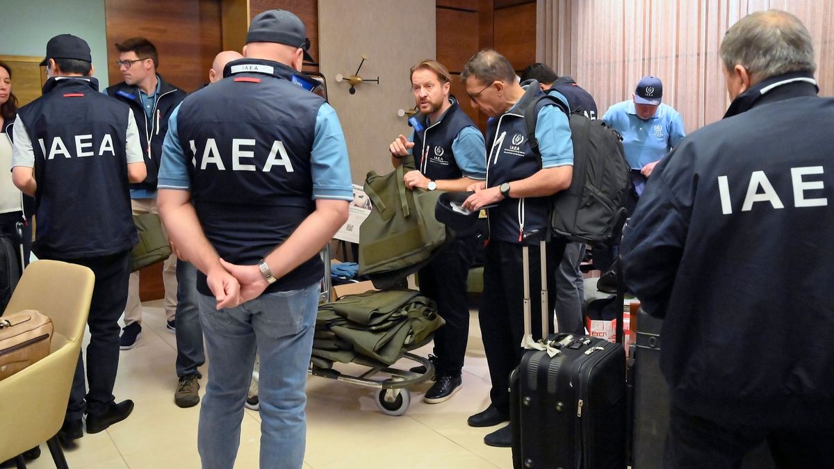 Grupo inspectores de la misión del OIEA que han entrado en la central de Zaporiyia, en Ucrania