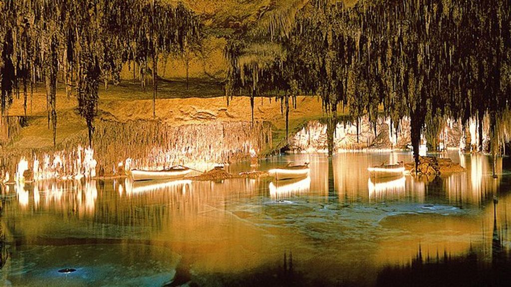 Interior de las Cuevas del Drach