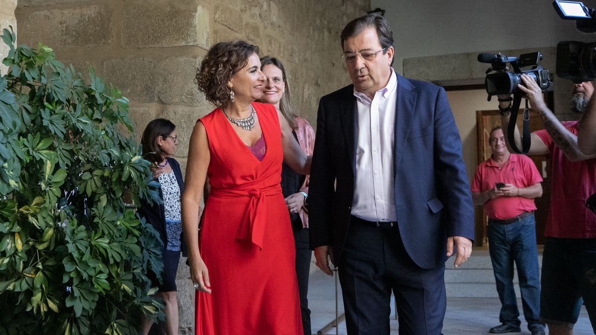 La ministra de Hacienda y Función Pública y vicesecretaria general del PSOE, María Jesús Montero y el presidente de la Junta de Extremadura, Guillermo Fernández Vara La ministra de Hacienda y Función Pública y vicesecretaria general del PSOE, María Jesús Montero y el presidente de la Junta de Extremadura, Guillermo Fernández Vara