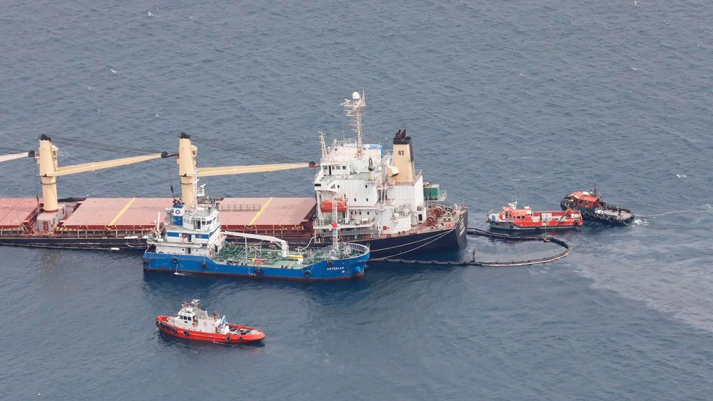 Extraen la mayor parte del fuel de los depósitos del buque accidentado en Algeciras