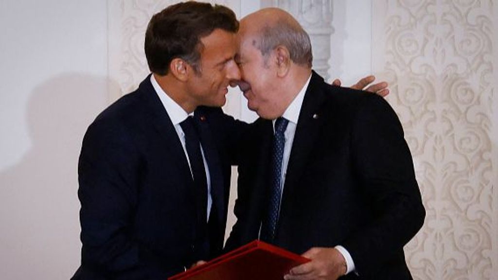 Abdelmadjid Tebboune junto a Emmanuel Macron