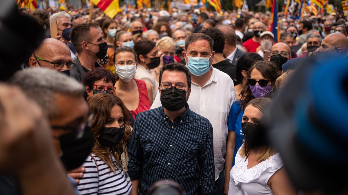 Aragonès junto a Oriol Junquera en la manifestación de la Diada 2021 Aragonès junto a Oriol Junquera en la manifestación de la Diada 2021