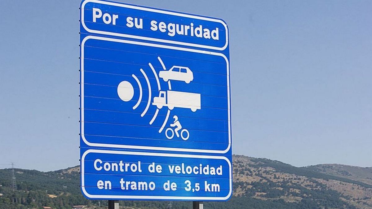 Cartel anunciador de un radar de tramo Cartel anunciador de un radar de tramo