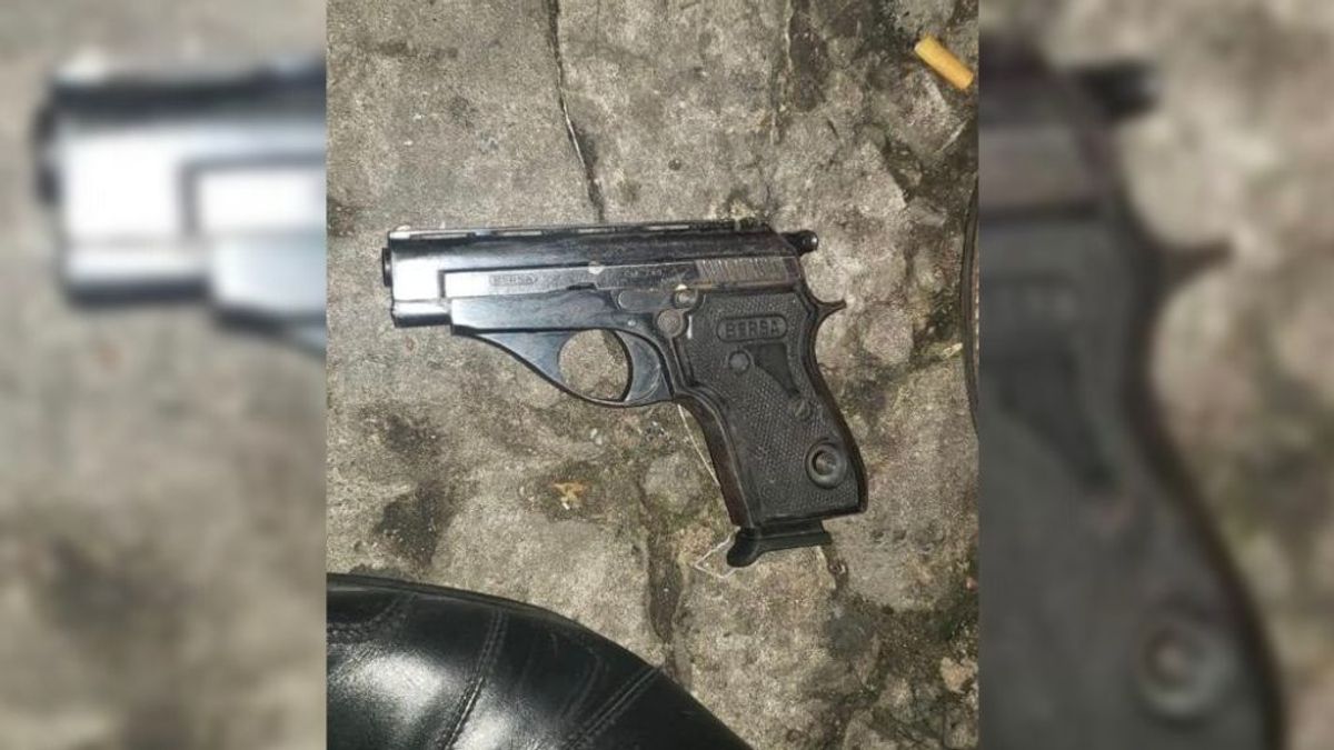 El fallo de la pistola que ha salvado la vida a Cristina Kirchner: "El error delata que el agresor era un aficionado" El fallo de la pistola que ha salvado la vida a Cristina Kirchner: "El error delata que el agresor era un aficionado"