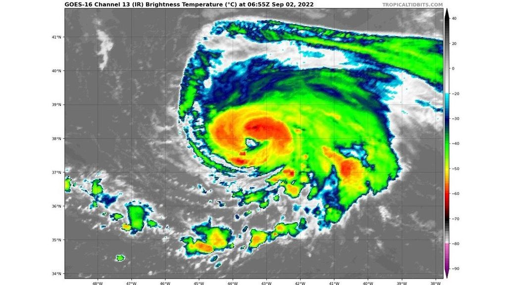 La tormenta tropical Danielle ha empezado a mostrar su ojo, algo propio de los huracanes