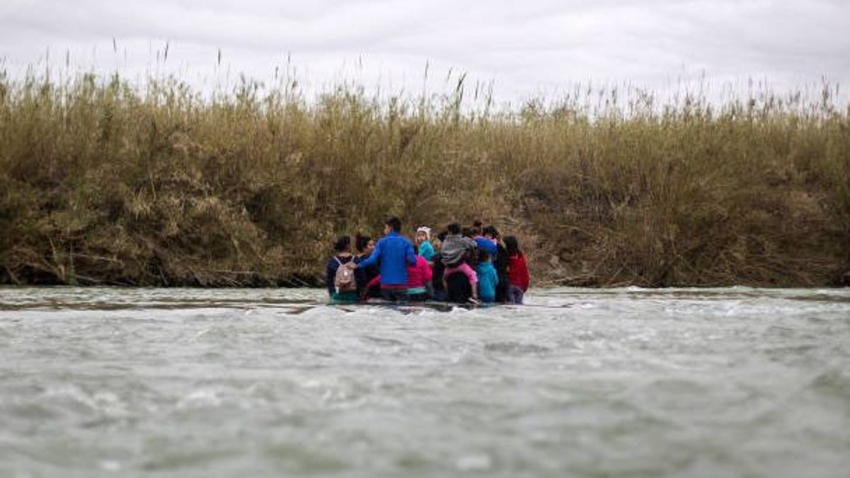 Al menos 8 muertos tras intentar cruzar a nado un río que separa México de Texas