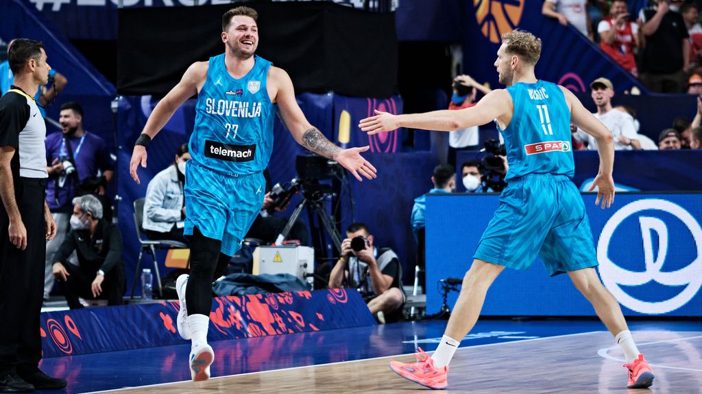 La jugada del Eurobasket tiene aroma de NBA y la firma Doncic: robo, caño y pase sin mirar para un alley oop