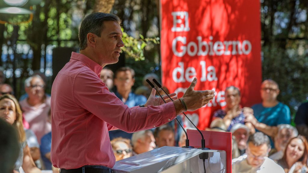 El presidente del Gobierno, Pedro Sánchez, en su primer acto de campaña en Sevilla