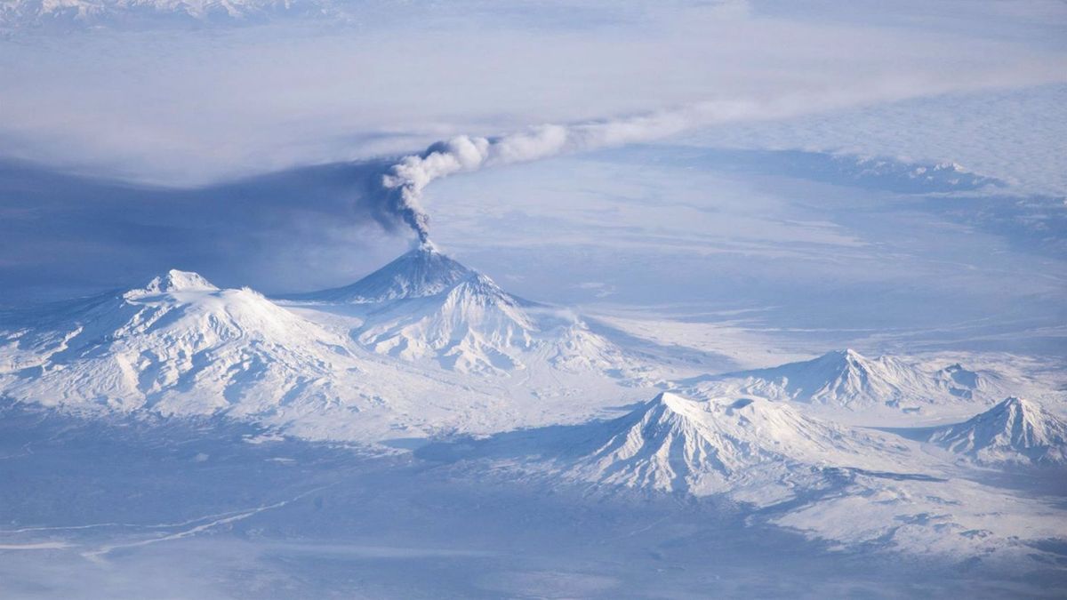 El volcán Kliuchevskoi, en Kamchatka, Rusia
