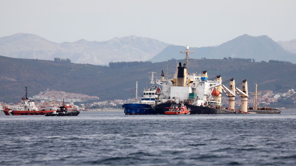 Gibraltar espera extraer hoy el fueloil de uno de los tanques del buque