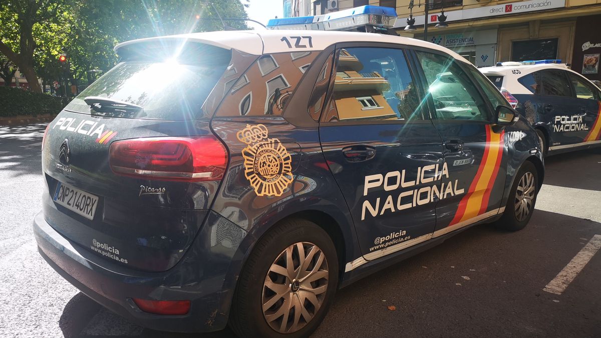 EuropaPress 4660416 nota prensa fotografia recursola policia nacional detiene hombre intentar EuropaPress 4660416 nota prensa fotografia recursola policia nacional detiene hombre intentar