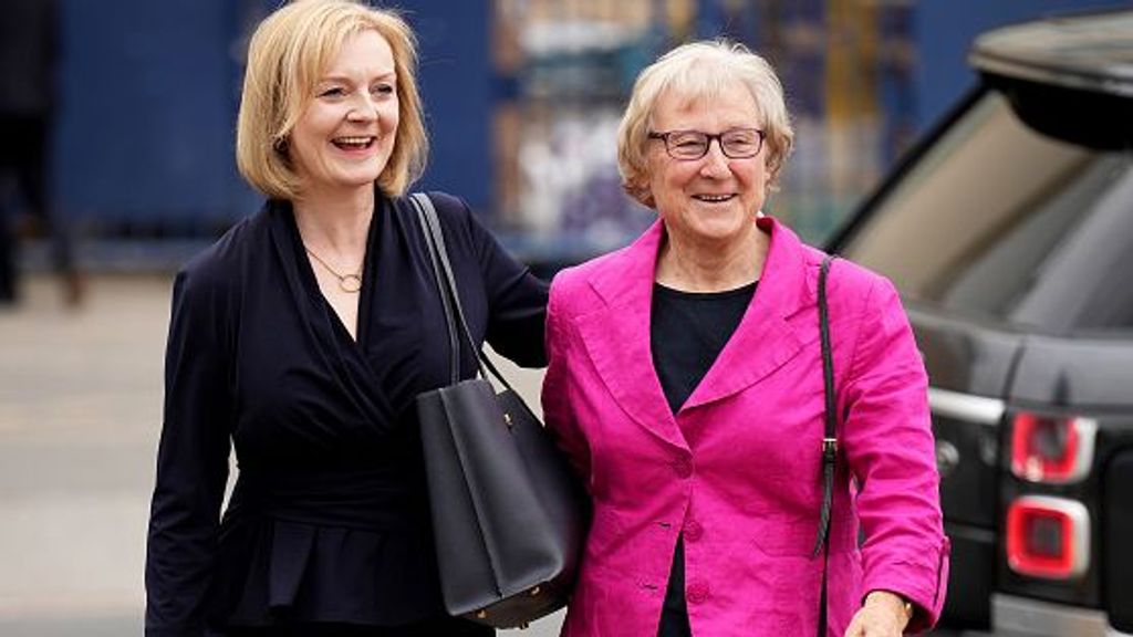 Liz Truss con su madre