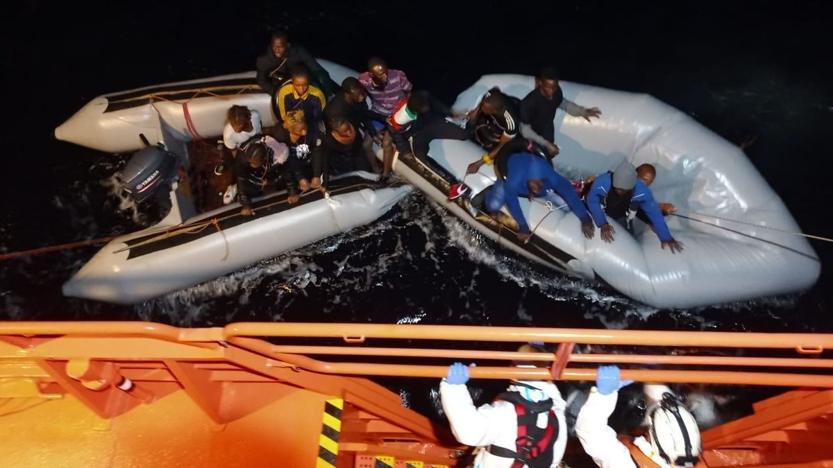 Dos embarcaciones neumáticas rescatadas por Salvamento Marítimo Dos embarcaciones neumáticas rescatadas por Salvamento Marítimo