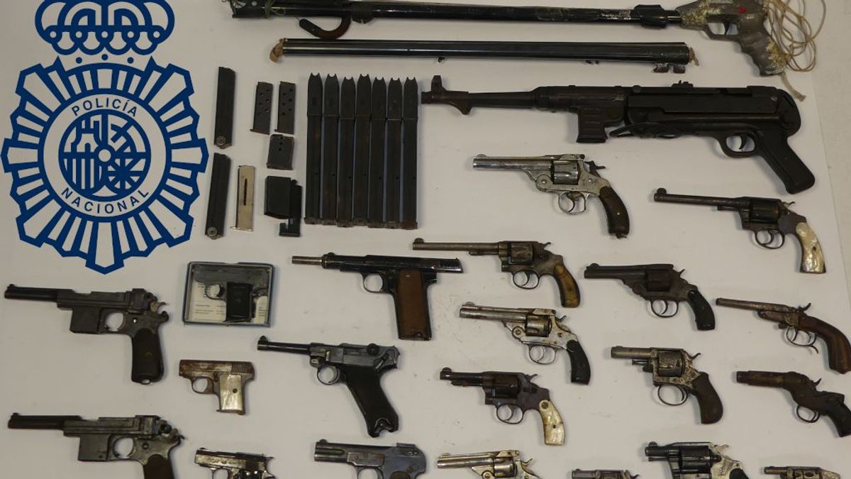 La Policía contabilizó un total de 21 armas cortas. La Policía contabilizó un total de 21 armas cortas.