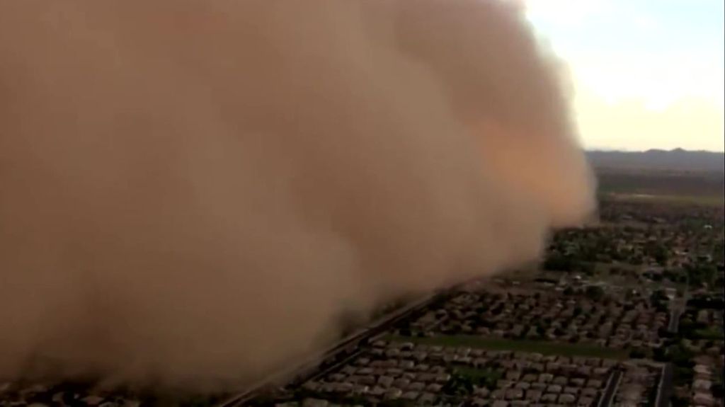 Las imágenes de la apocalíptica tormenta de arena que se ha tragado Phoenix, en Arizona