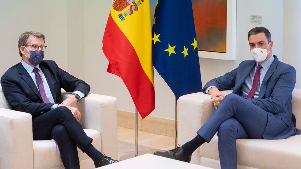 Sánchez y Feijóo en Moncloa en abril