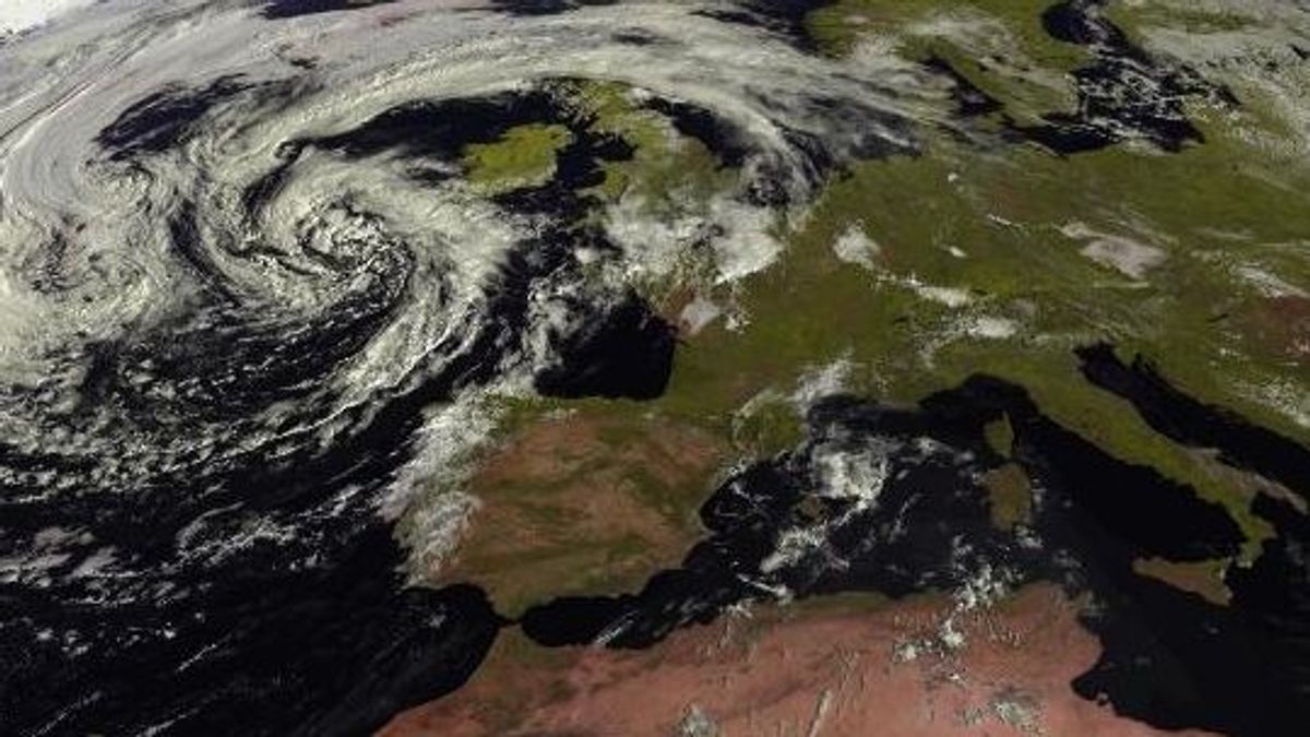 Una profunda borrasca trae lluvias, viento y rissagas a España