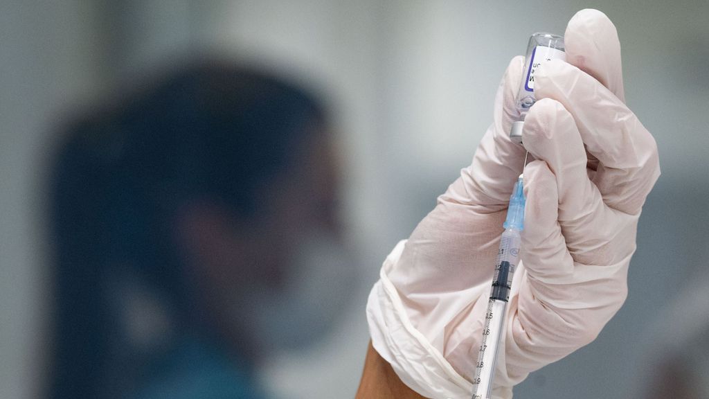 España solo ha inoculado una de cada dos vacunas contra la covid disponibles