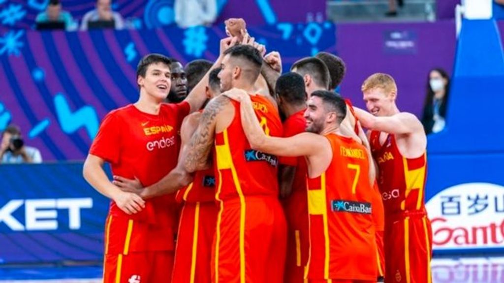 EuropaPress 4664796 seleccion espanola baloncesto celebra triunfo eurobasket 2022
