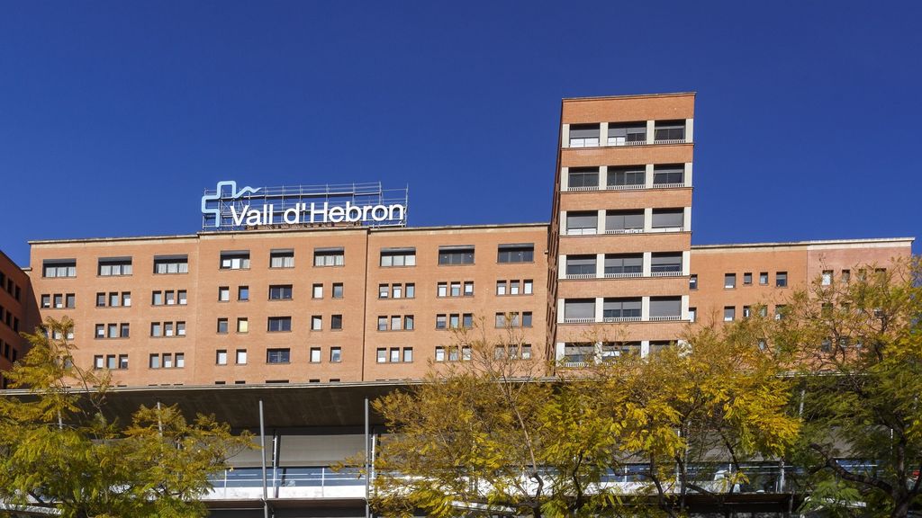 Hospital Vall d'Hebron, donde se encuentra ingresada la menor que se ha precipitado desde un quinto piso en Manresa