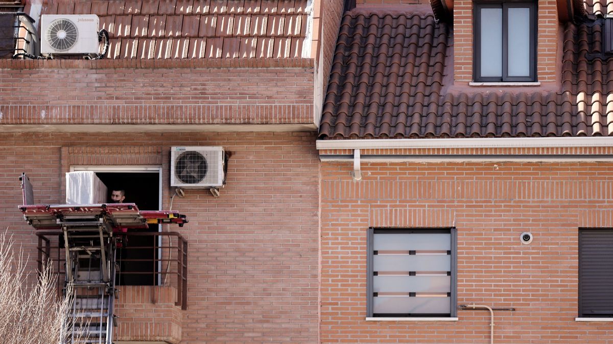 Obrero en las casas afectadas por la Línea 7B Metro Obrero en las casas afectadas por la Línea 7B Metro