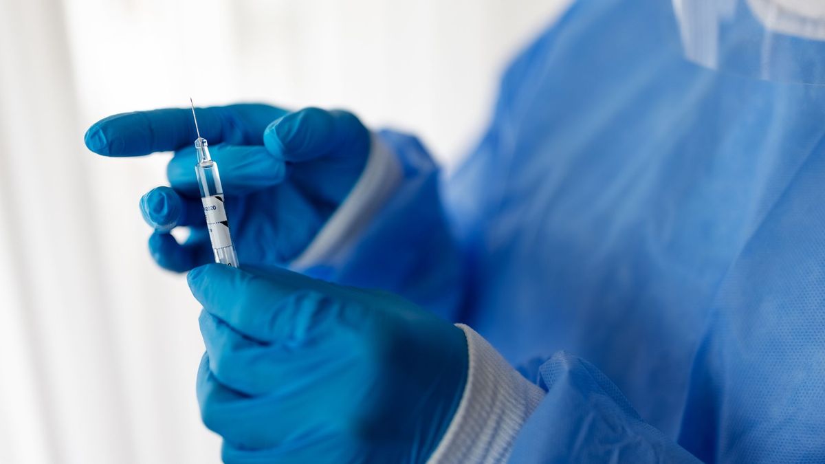 Carolina Darias anuncia que en septiembre llegarán 10 millones de dosis de nuevas vacunas adaptadas contra Ómicron