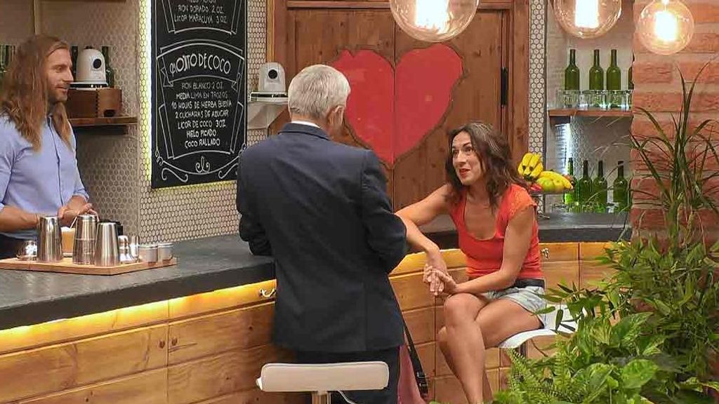 Eva junto a Carlos Sobera en 'First Dates'