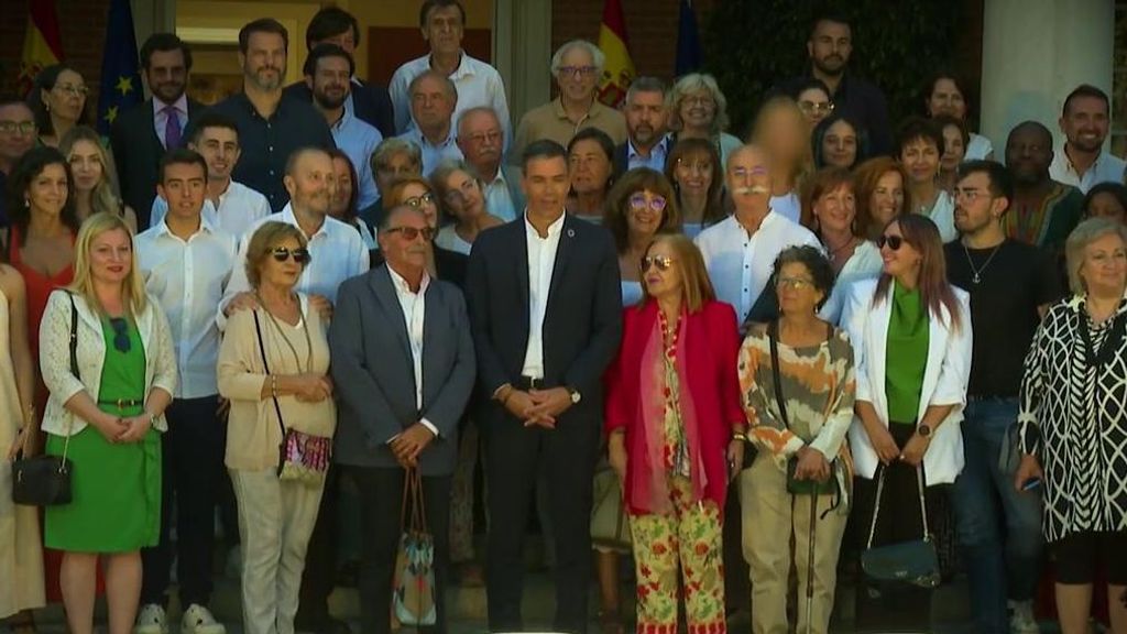 Pedro Sánchez se reúne con 50 personas en La Moncloa