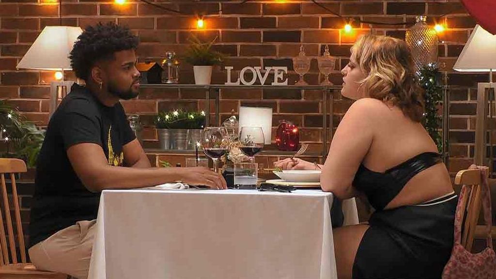 Ágata y Johan durante su cita en 'First Dates'