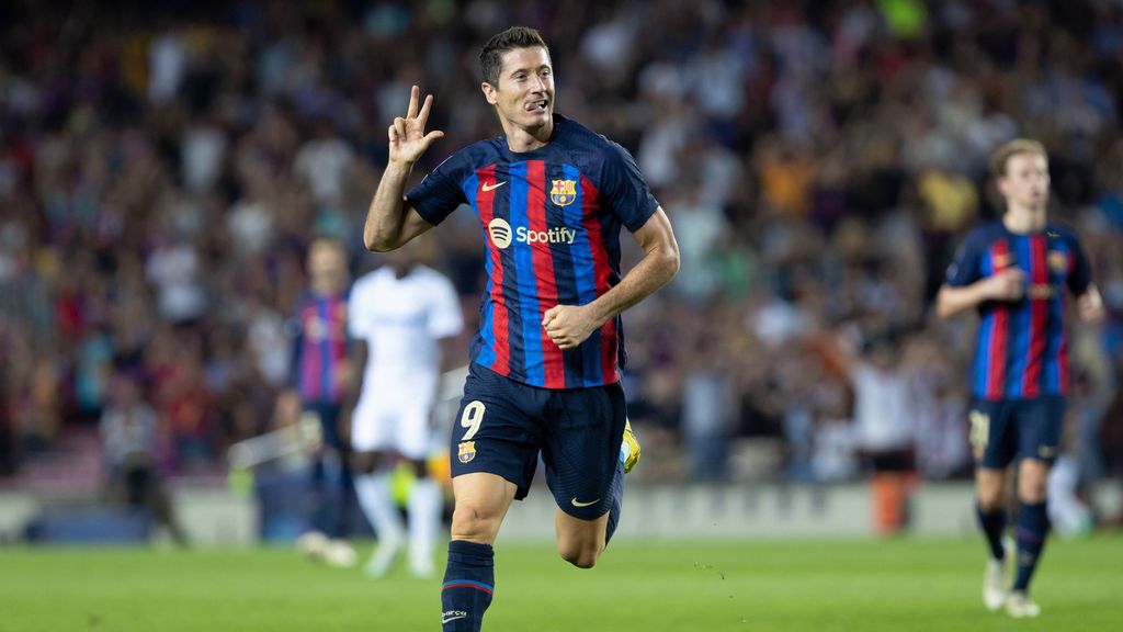 El Barcelona brilla en su estreno en Champions: Lewandowski consigue su primer 'hat-trick'