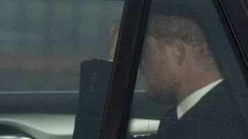 El príncipe Harry aterriza en Aberdeen tras anunciarse la muerte de su abuela