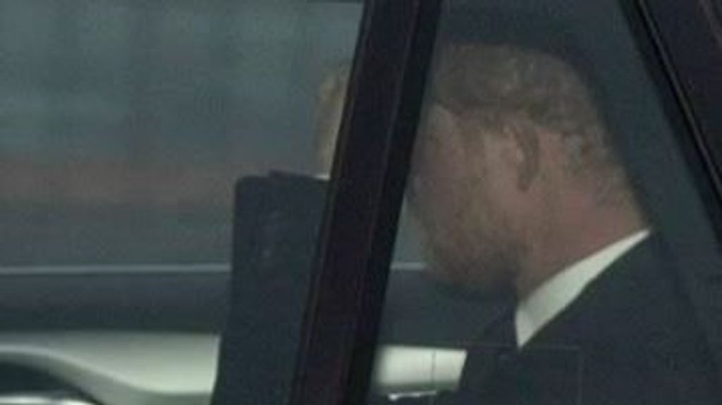 El príncipe Harry aterriza en Aberdeen tras anunciarse la muerte de su abuela
