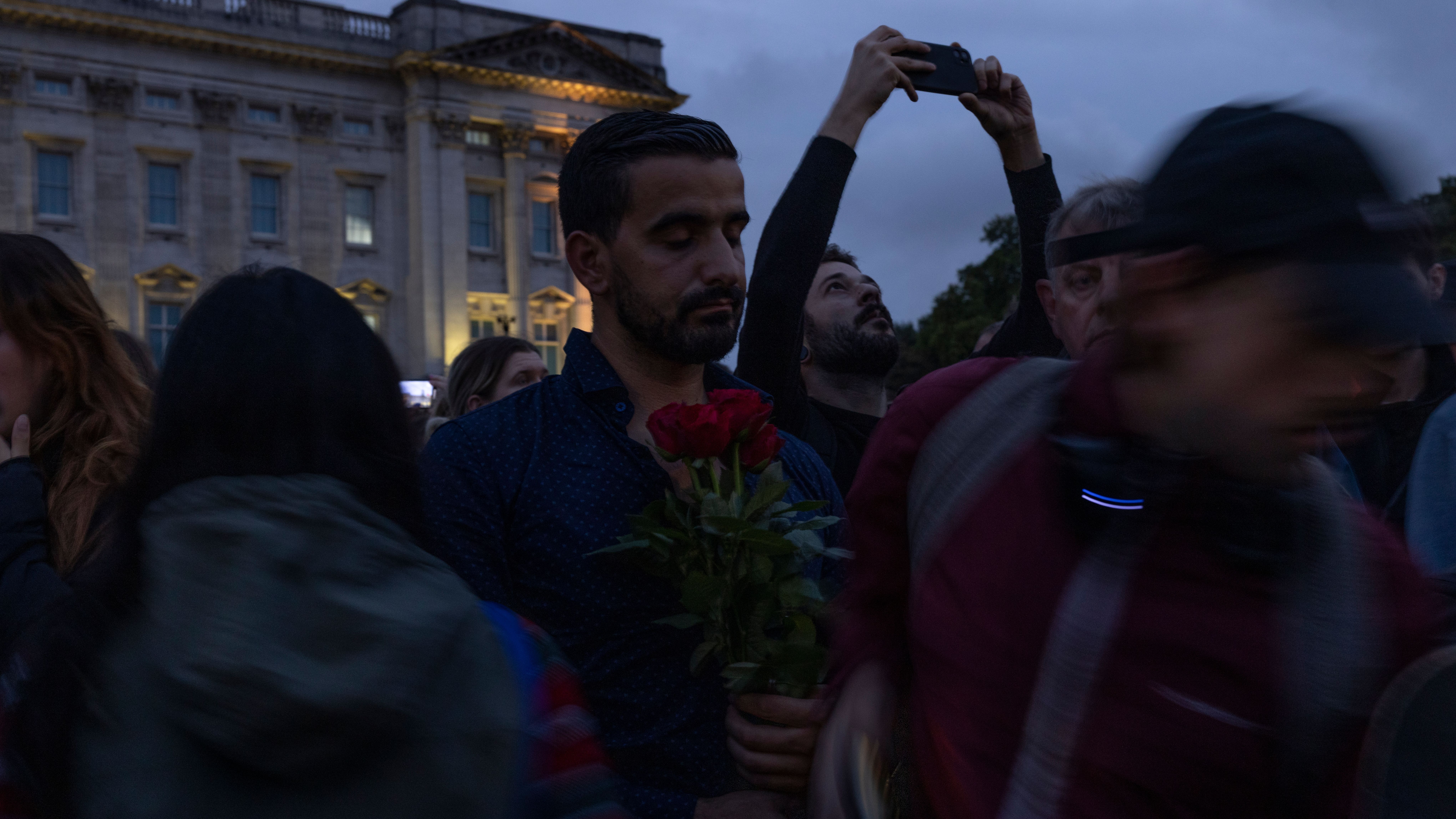 EN IMÁGENES | Dolor y luto en el Palacio de Buckingham por la reina Isabel II