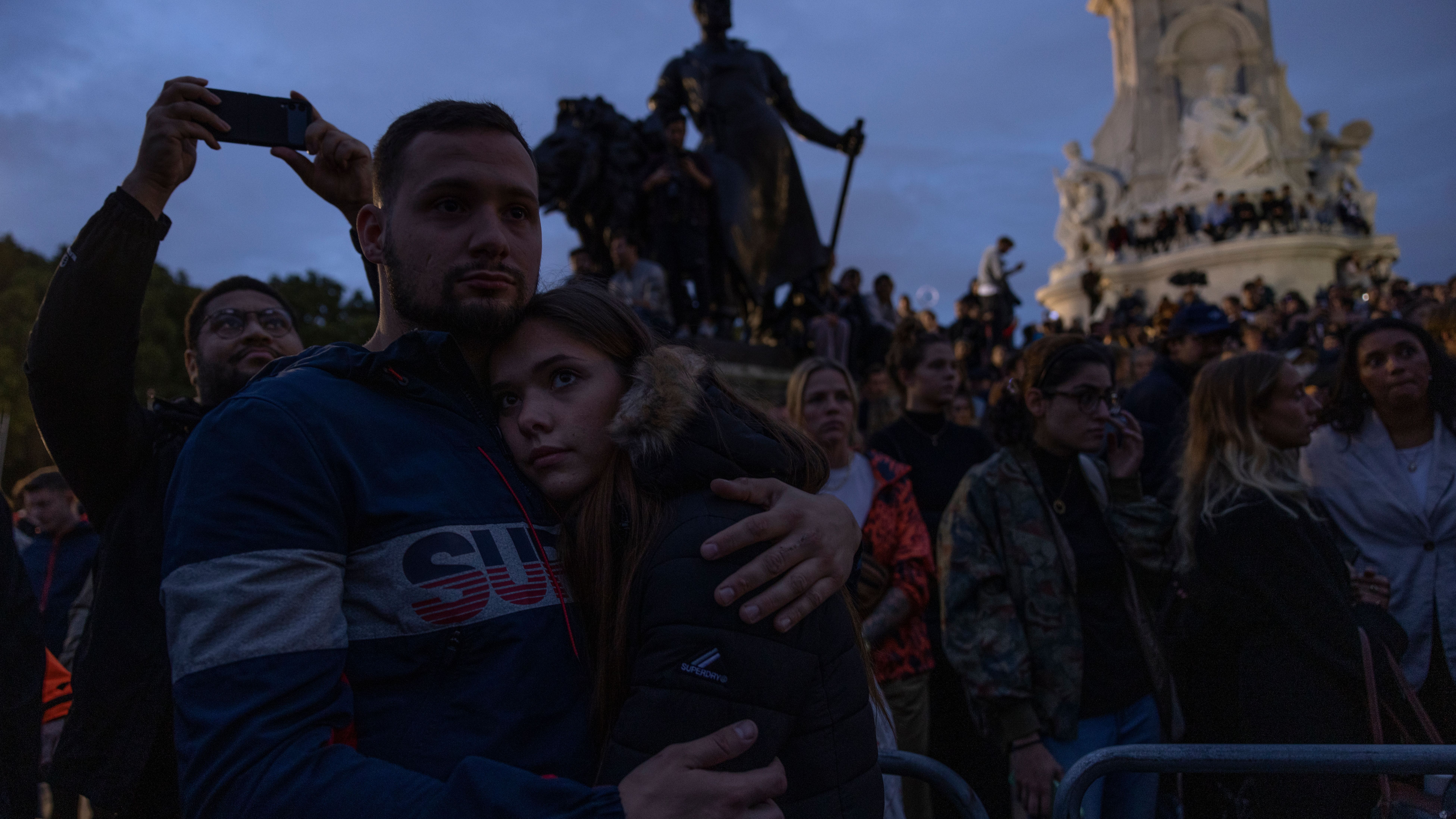 EN IMÁGENES | Dolor y luto en el Palacio de Buckingham por la reina Isabel II